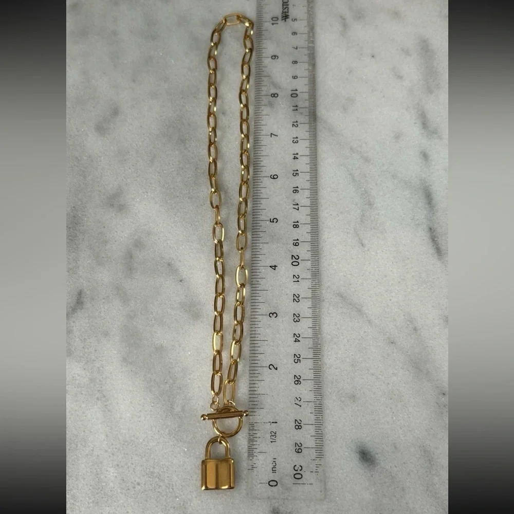 COPY - Gold Chain Link Lock Pendant Necklace 

Brand New - Picture 3 of 4